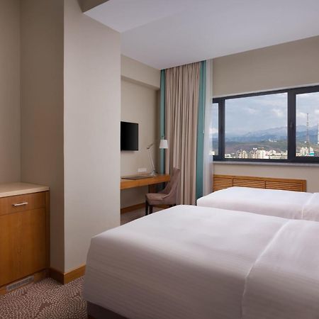 Doubletree By Hilton Almaty Hotel Екстериор снимка