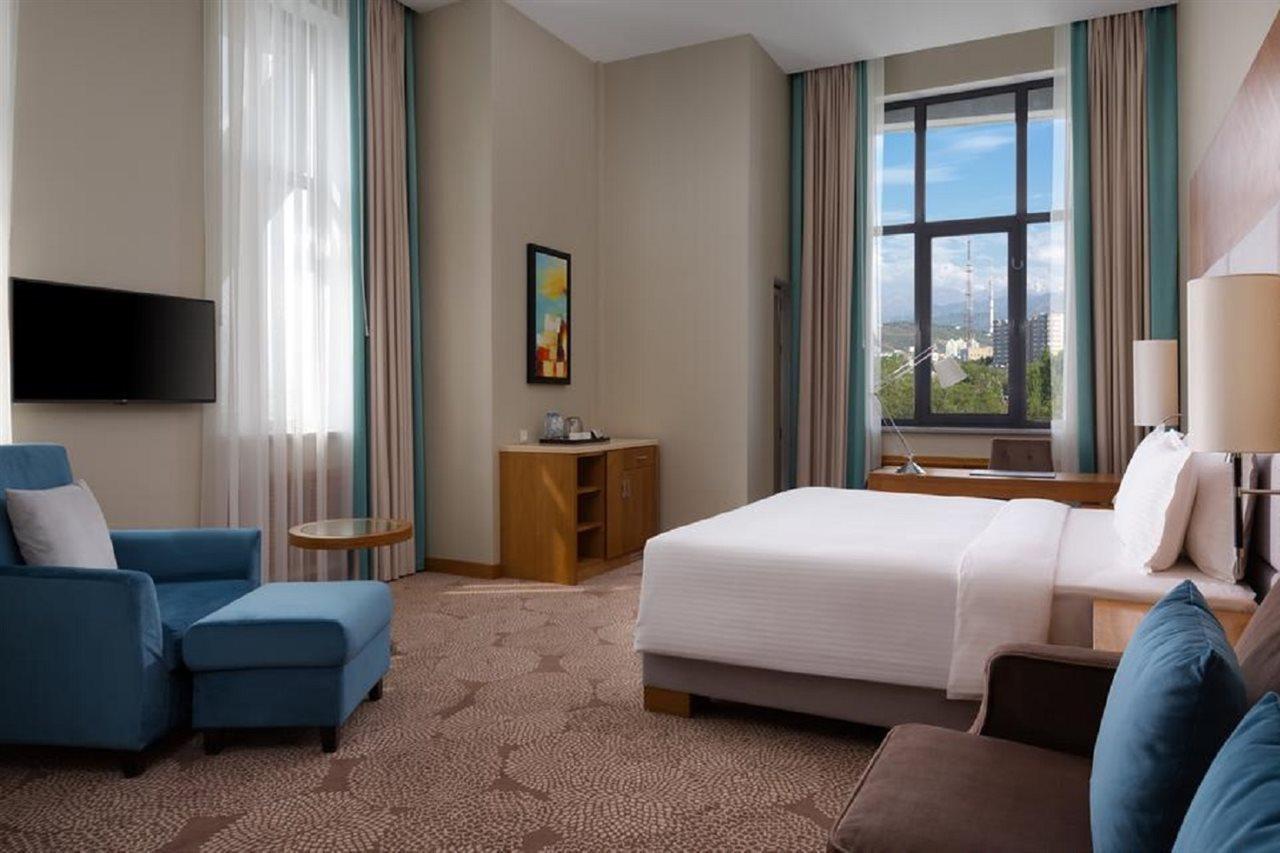 Doubletree By Hilton Almaty Hotel Екстериор снимка