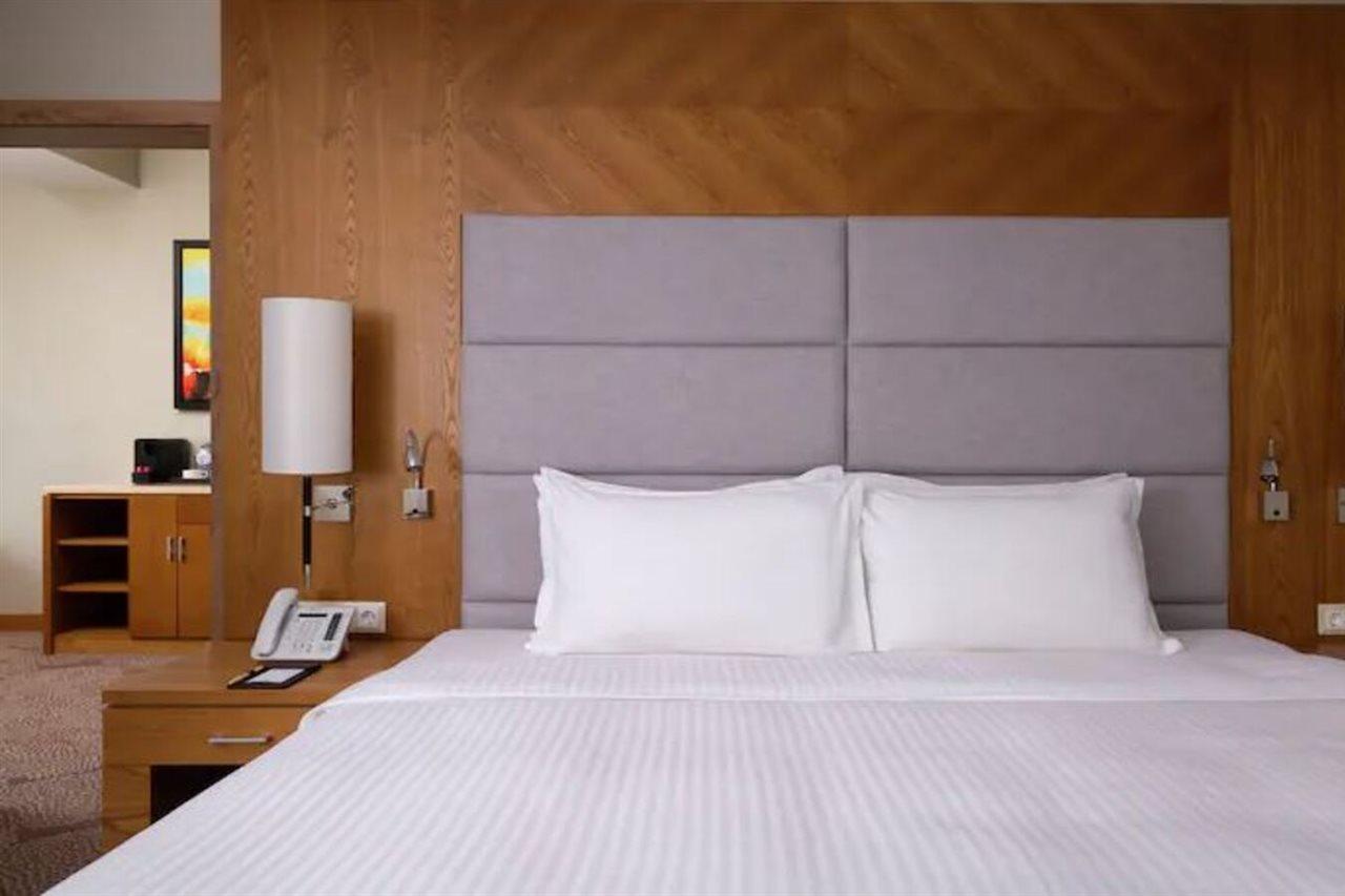 Doubletree By Hilton Almaty Hotel Екстериор снимка