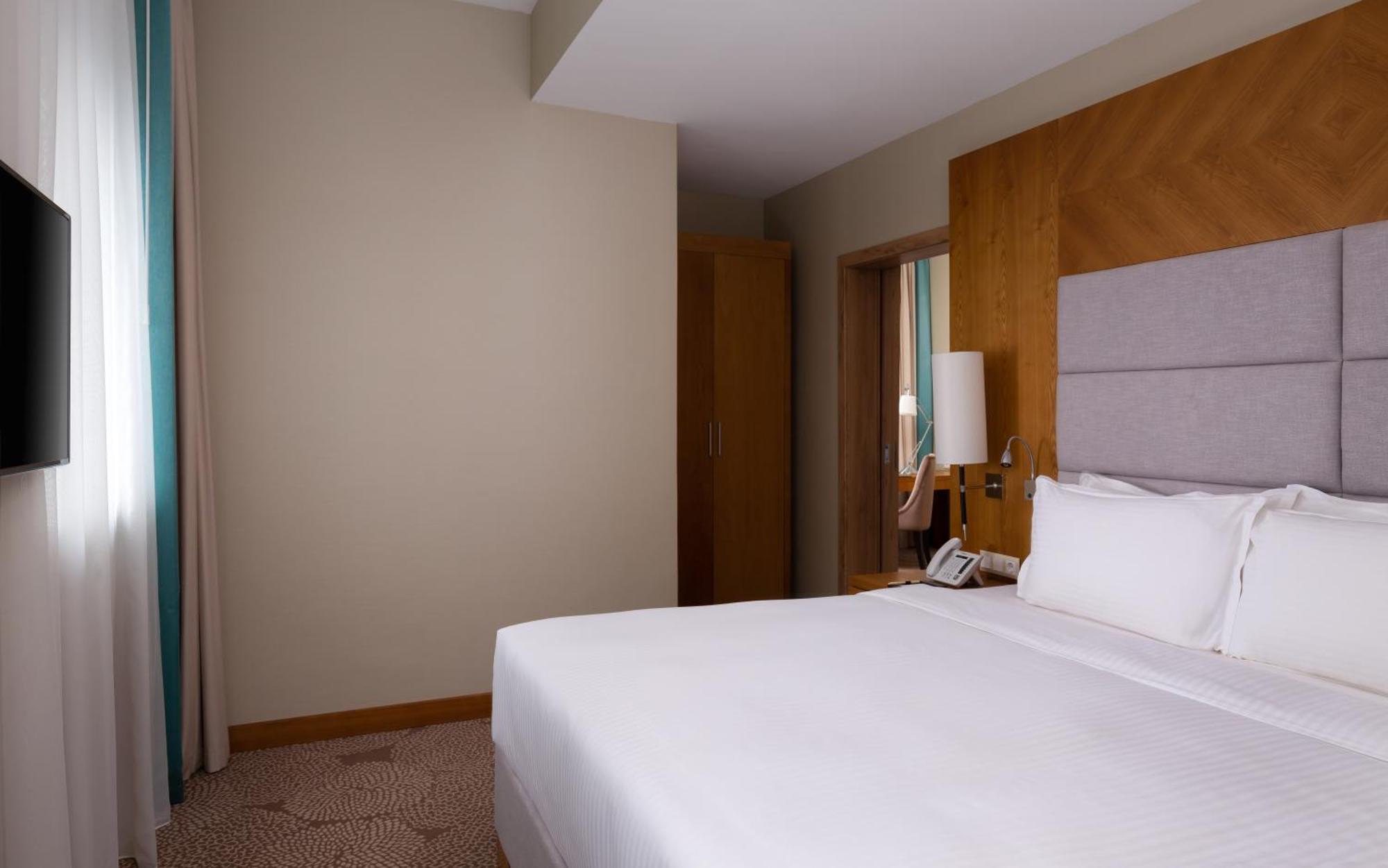 Doubletree By Hilton Almaty Hotel Екстериор снимка