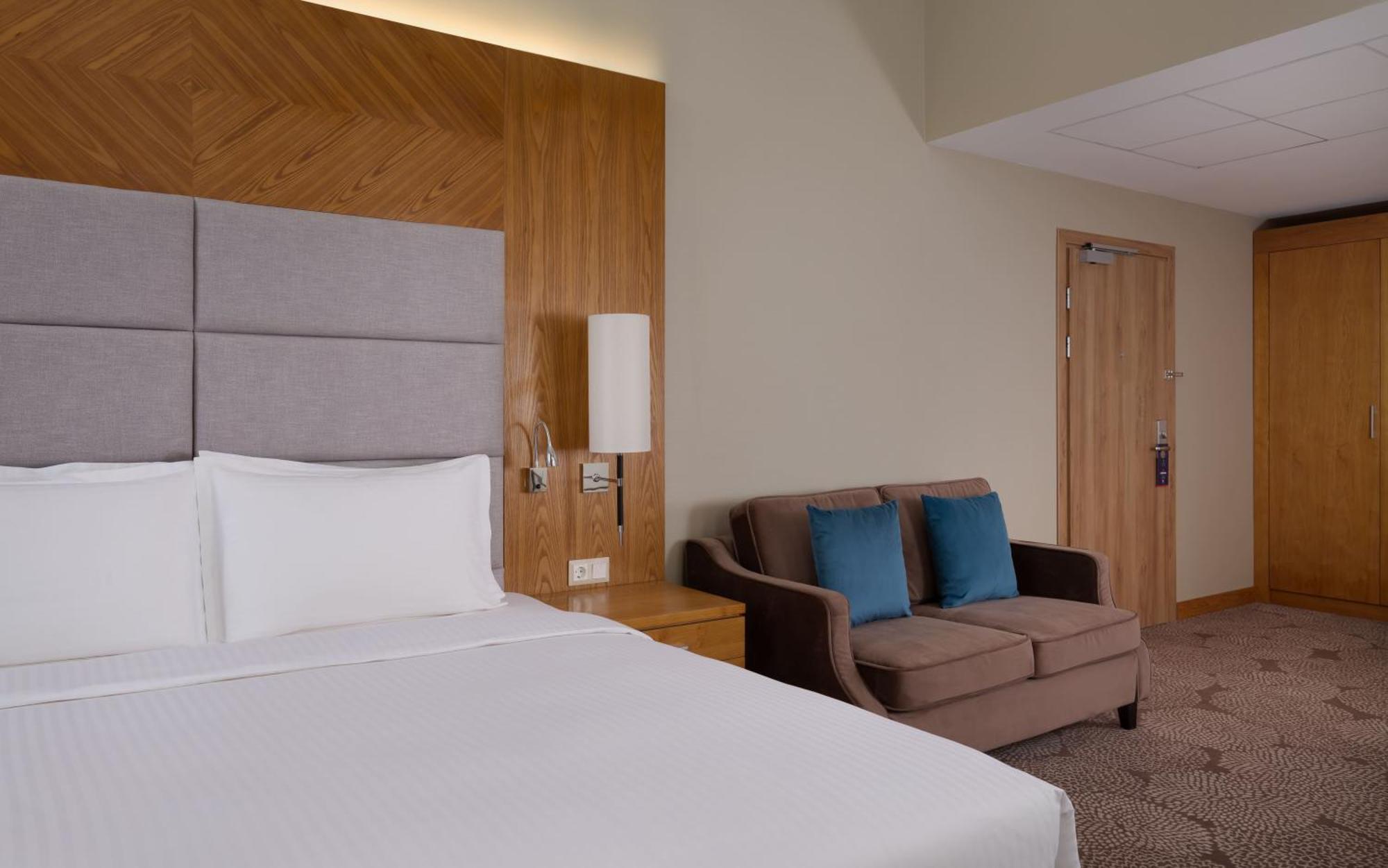 Doubletree By Hilton Almaty Hotel Екстериор снимка