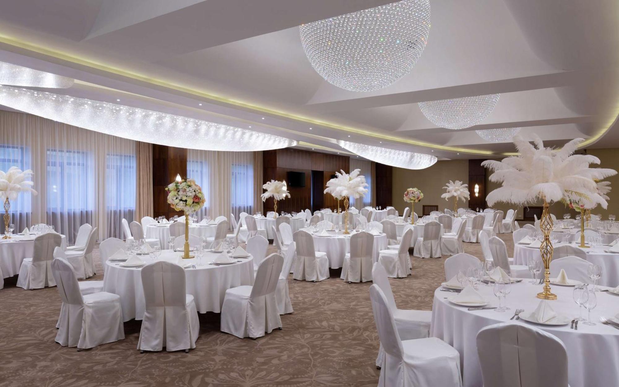 Doubletree By Hilton Almaty Hotel Екстериор снимка