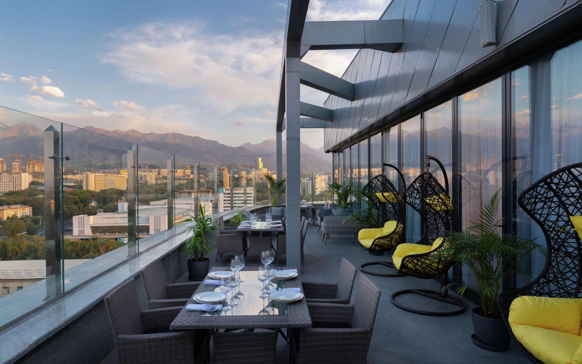 Doubletree By Hilton Almaty Hotel Екстериор снимка