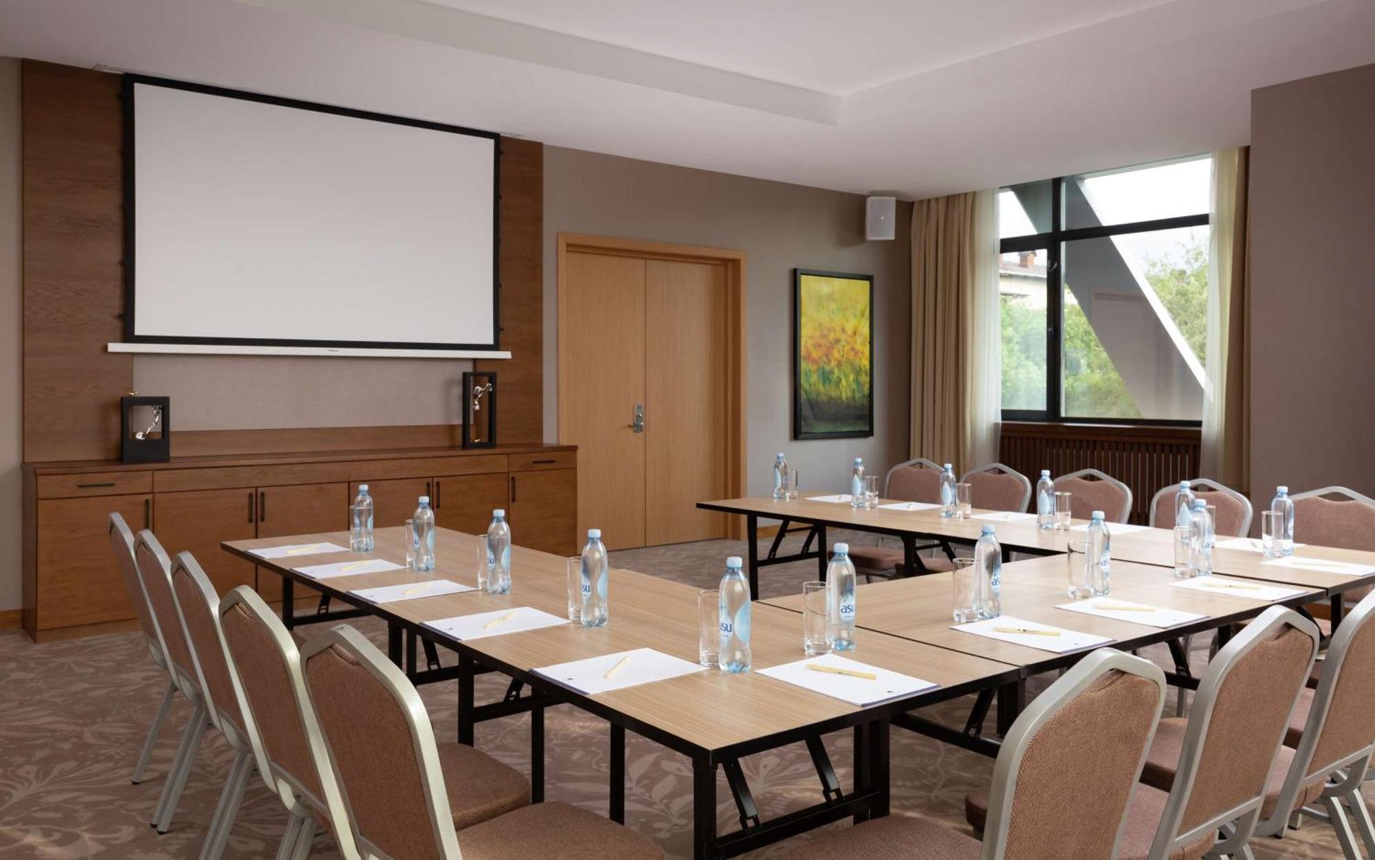 Doubletree By Hilton Almaty Hotel Екстериор снимка