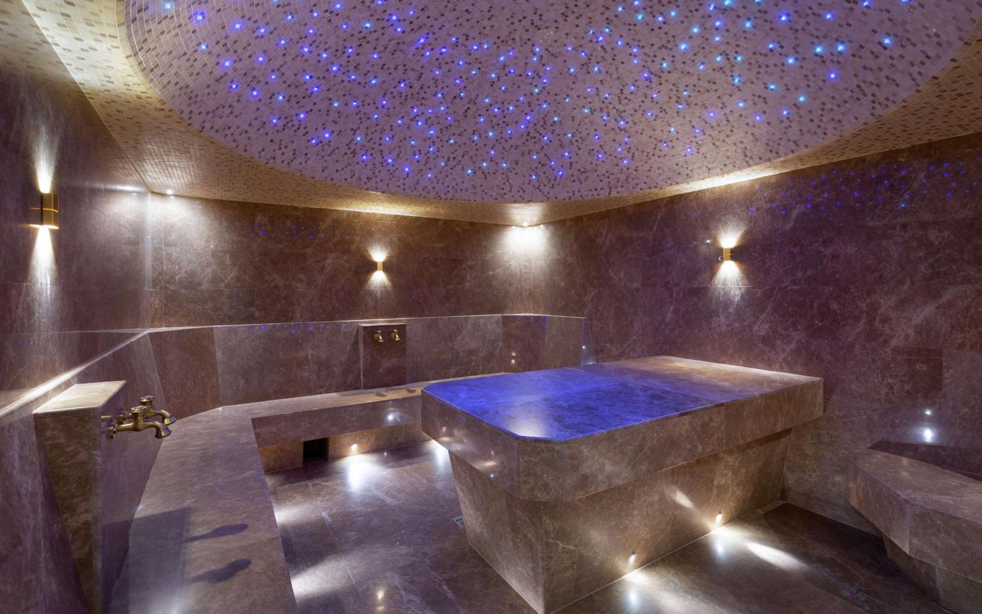 Doubletree By Hilton Almaty Hotel Екстериор снимка