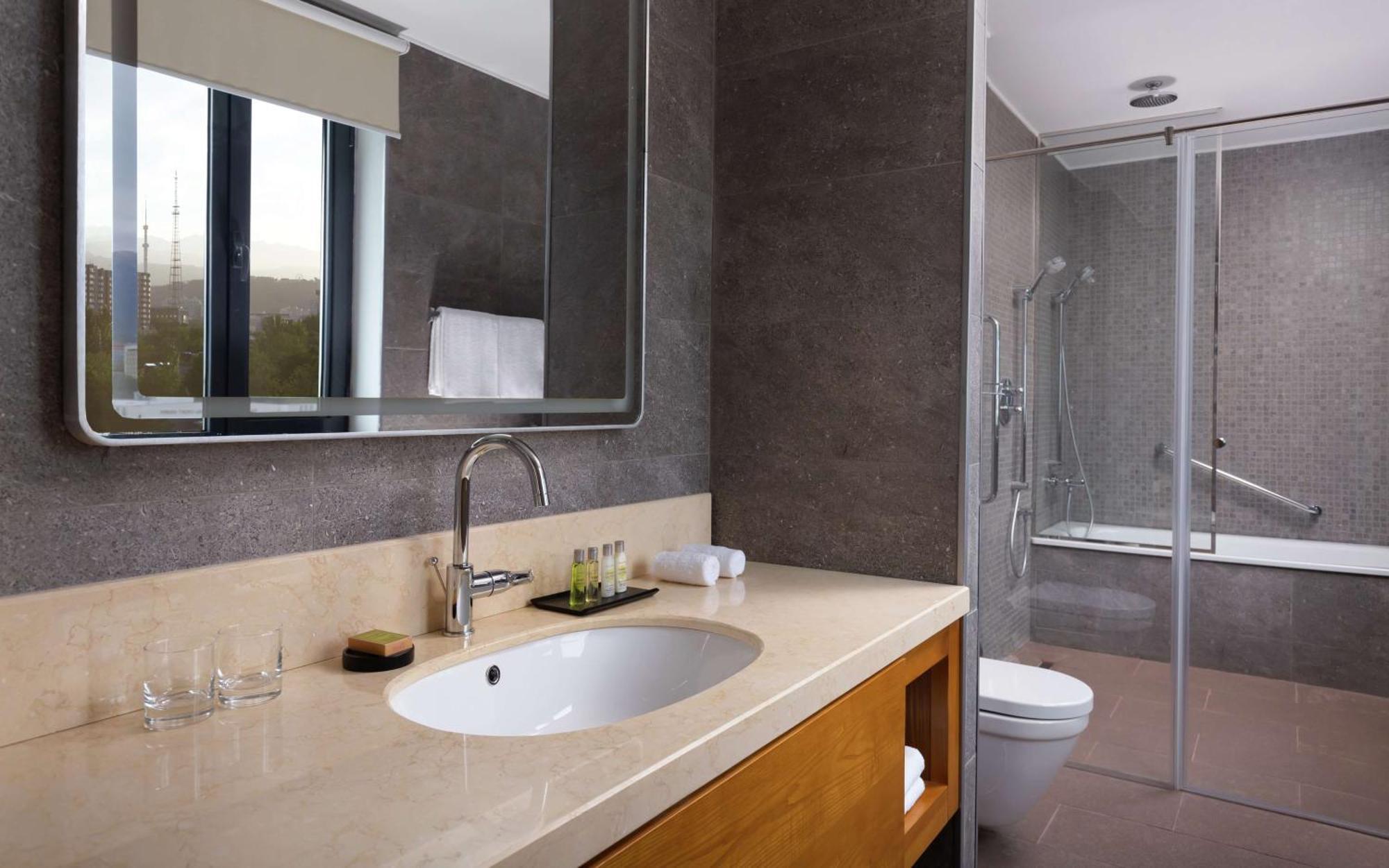 Doubletree By Hilton Almaty Hotel Екстериор снимка