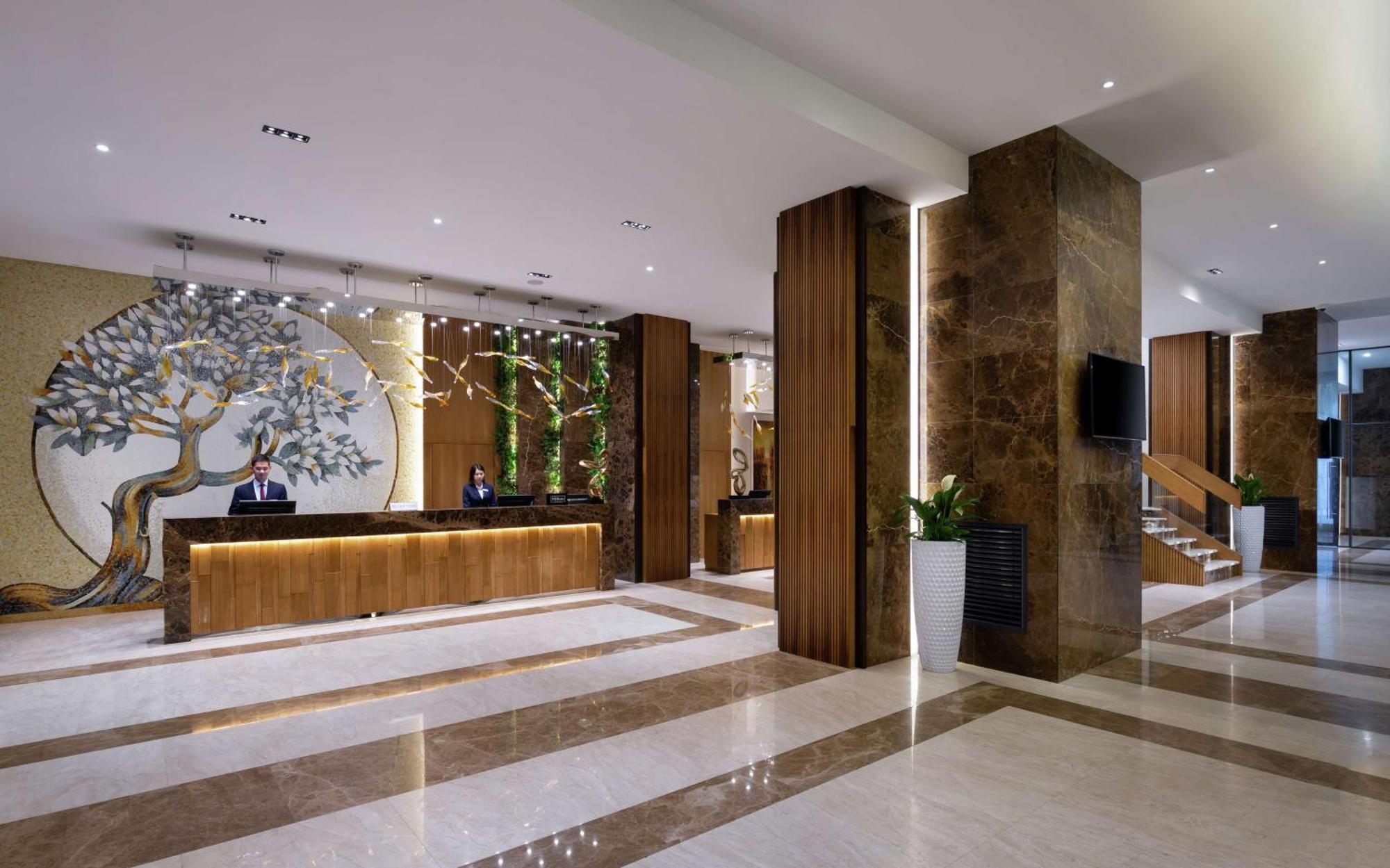 Doubletree By Hilton Almaty Hotel Екстериор снимка
