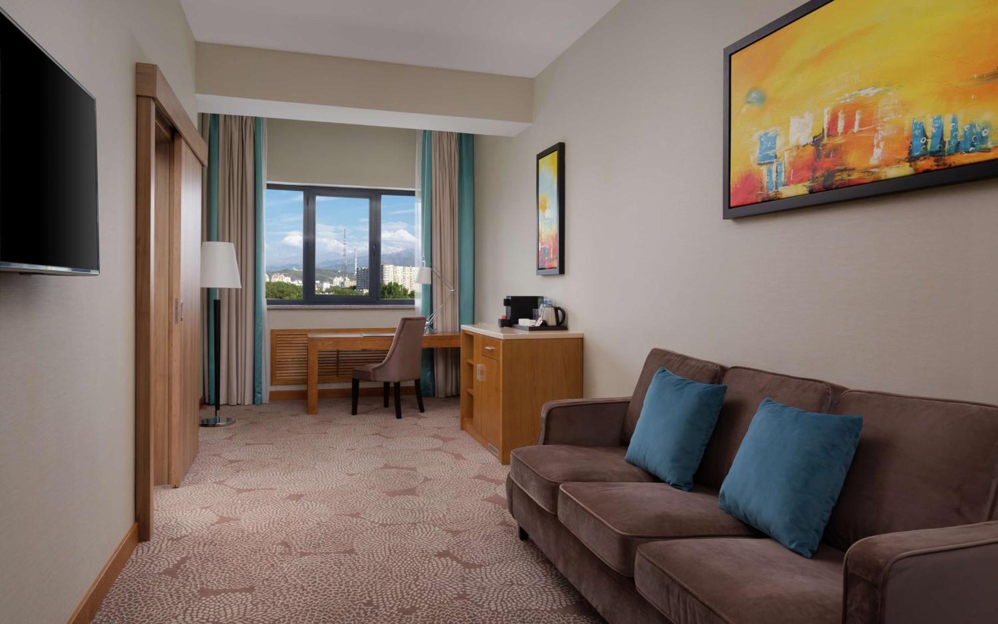Doubletree By Hilton Almaty Hotel Екстериор снимка