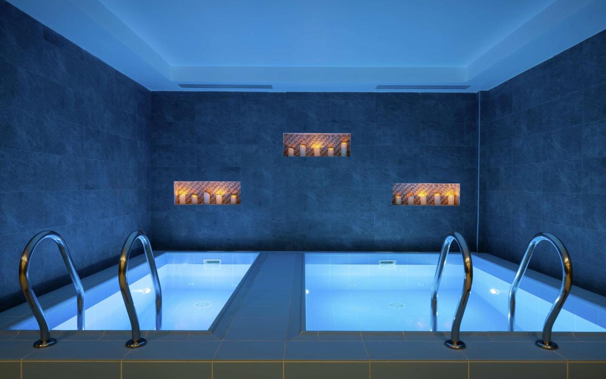Doubletree By Hilton Almaty Hotel Екстериор снимка