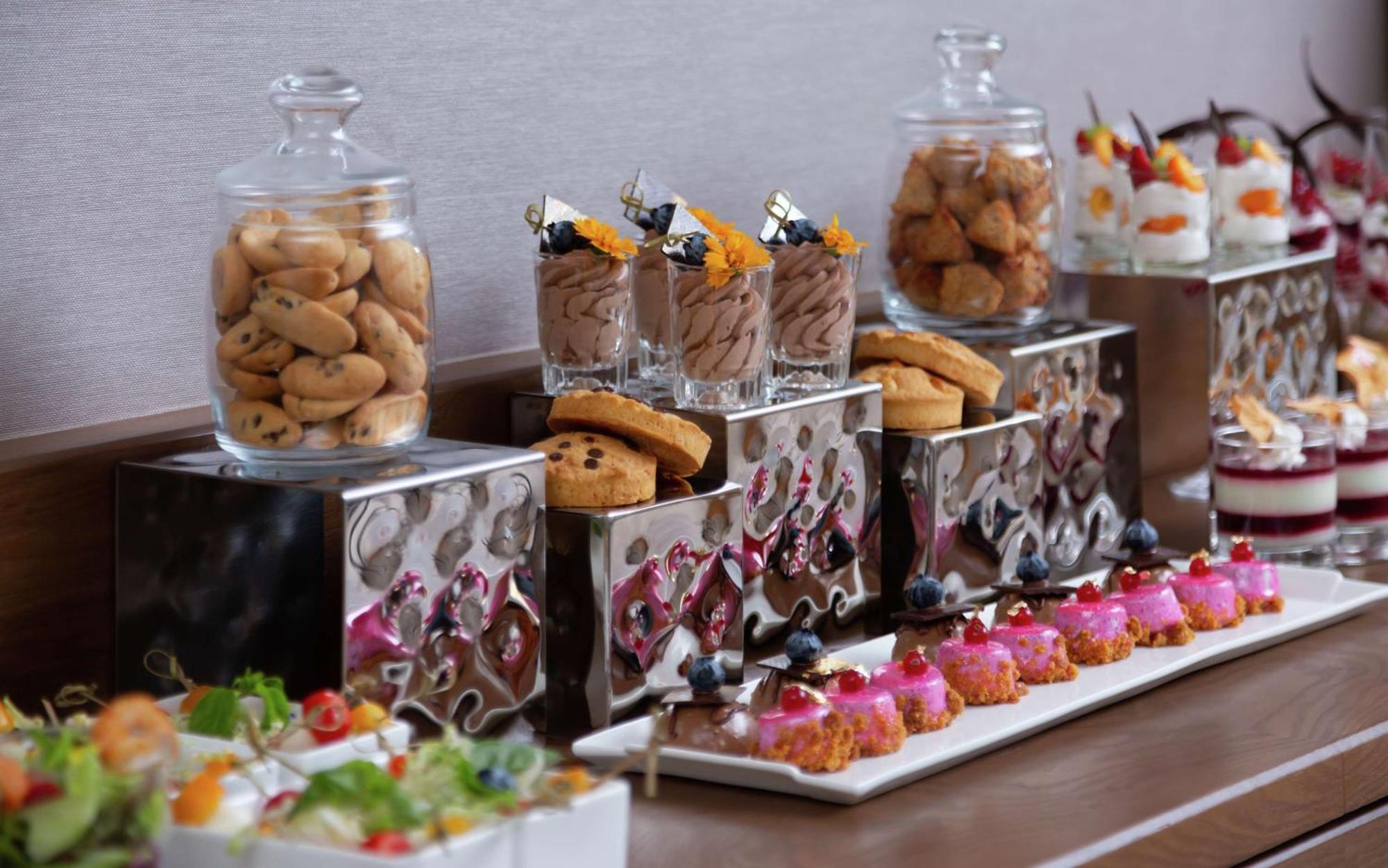 Doubletree By Hilton Almaty Hotel Екстериор снимка